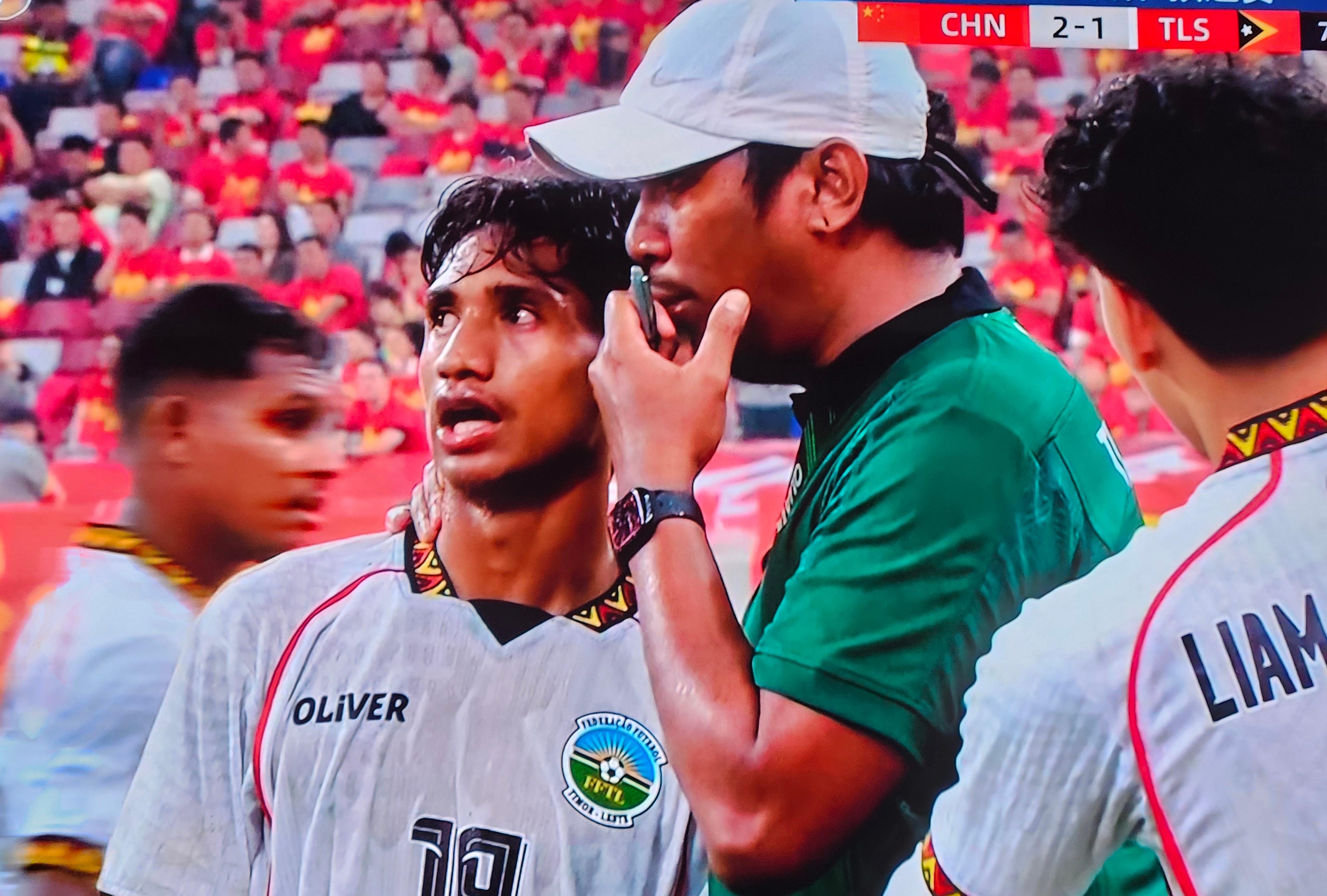 关于山东男篮今夜再遭质疑国际比赛日埃因霍温调整名单，姆巴佩在曼联比赛中刷新纪录瞬间刷屏的信息