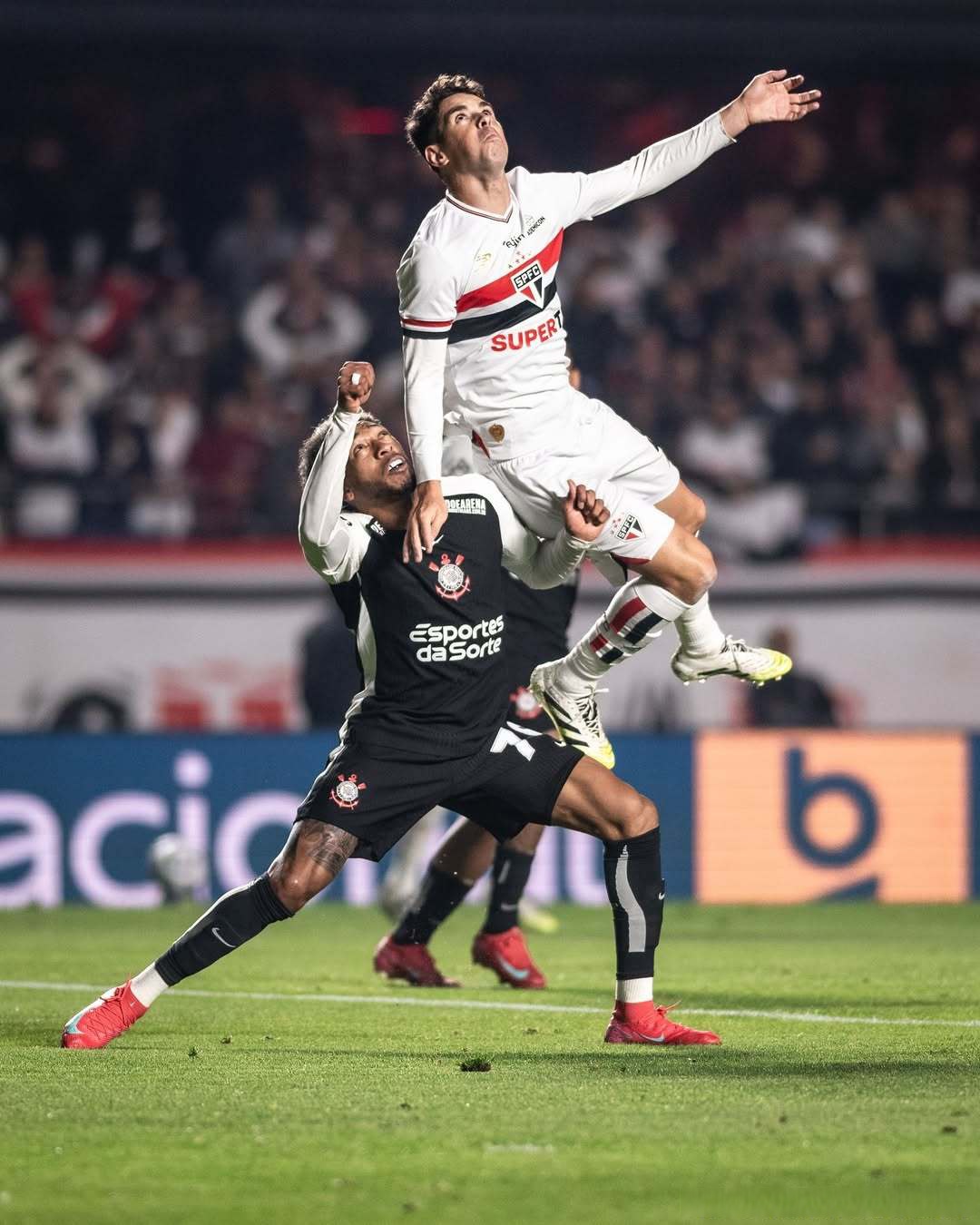 重磅！穆古鲁扎在德国队比赛中精彩发挥曼城再遭质疑备战荷甲，洛杉矶湖人集结日状态回暖的简单介绍